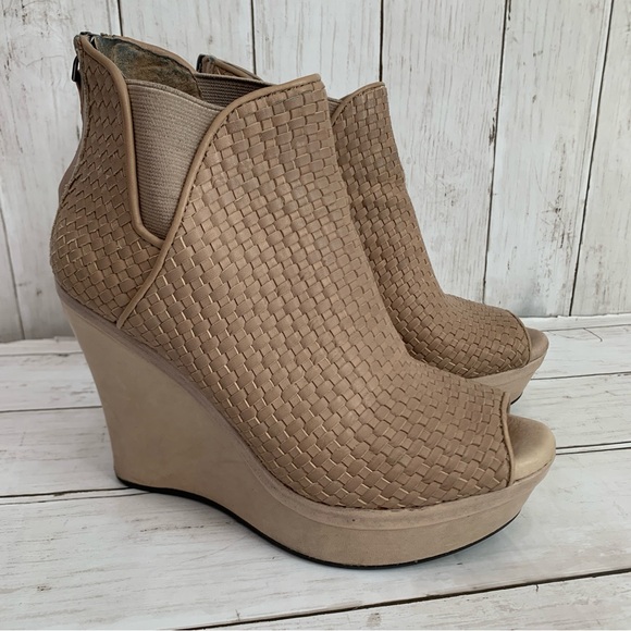 Ugg Hamra Beige/Tan Woven Leather Peep-Toe Wedge Booties Women's US 6 - Picture 1 of 15